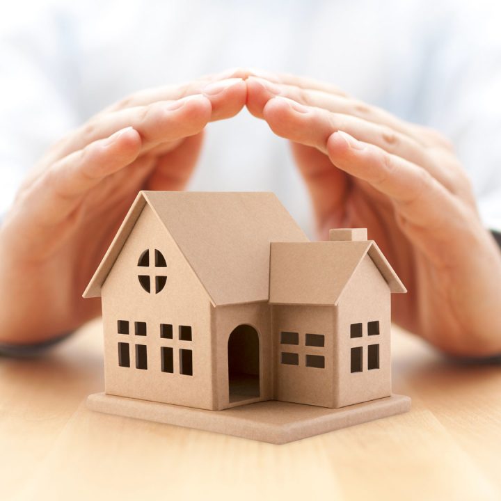 découvrez nos solutions de protection habitation pour assurer la sécurité de votre foyer. protégez votre maison contre les risques d'intrusion, d'incendie et de dégâts des eaux avec nos services personnalisés et fiables.