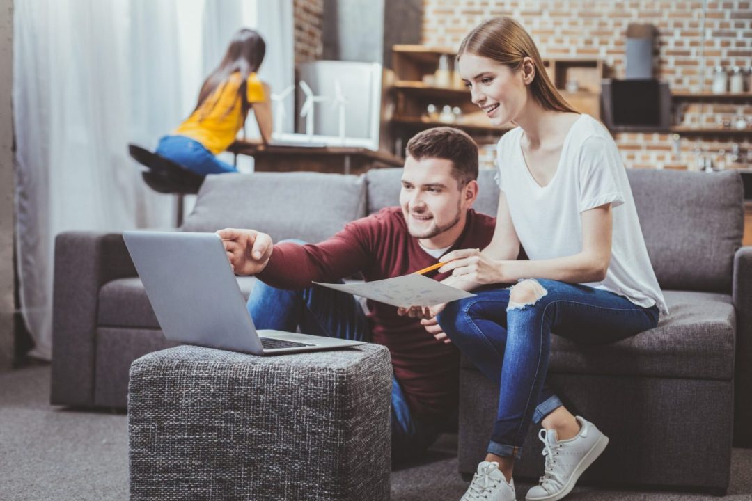 découvrez tout sur l'assurance habitation en colocation en 2024 : garanties essentielles, conseils pour bien choisir et démarches simplifiées pour protéger votre logement partagé.
