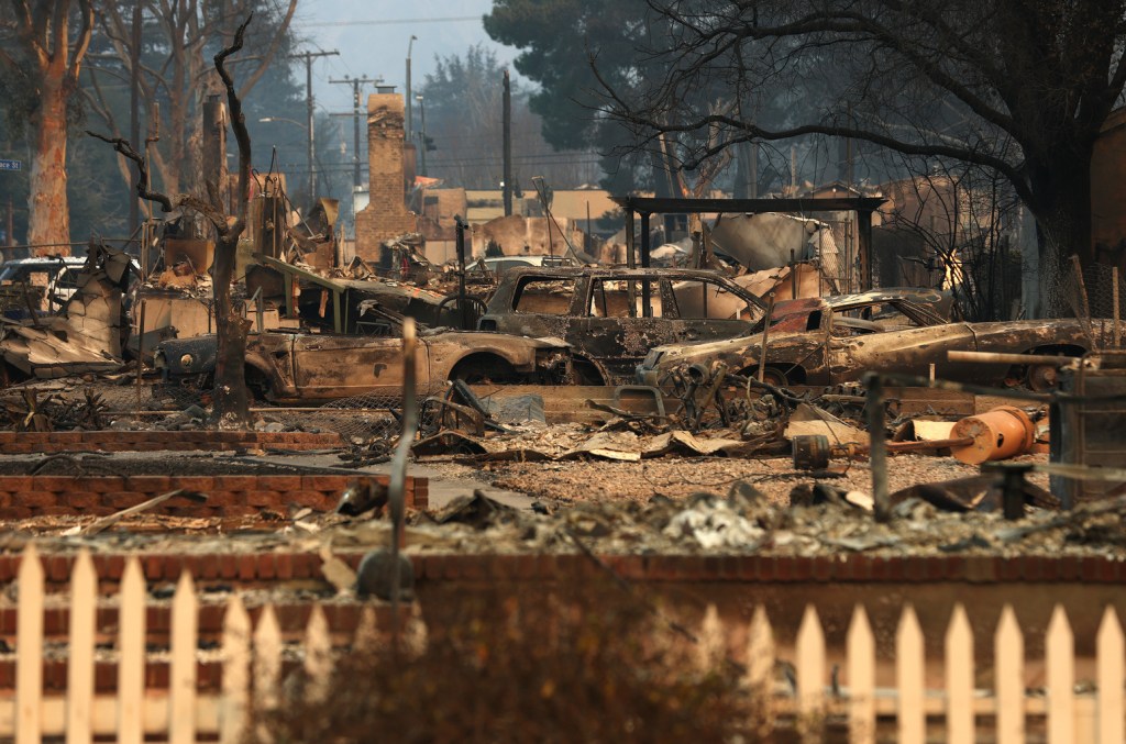découvrez comment les incendies à los angeles affectent les propriétaires non assurés, les risques encourus et les solutions possibles pour protéger vos biens face à ces catastrophes naturelles.
