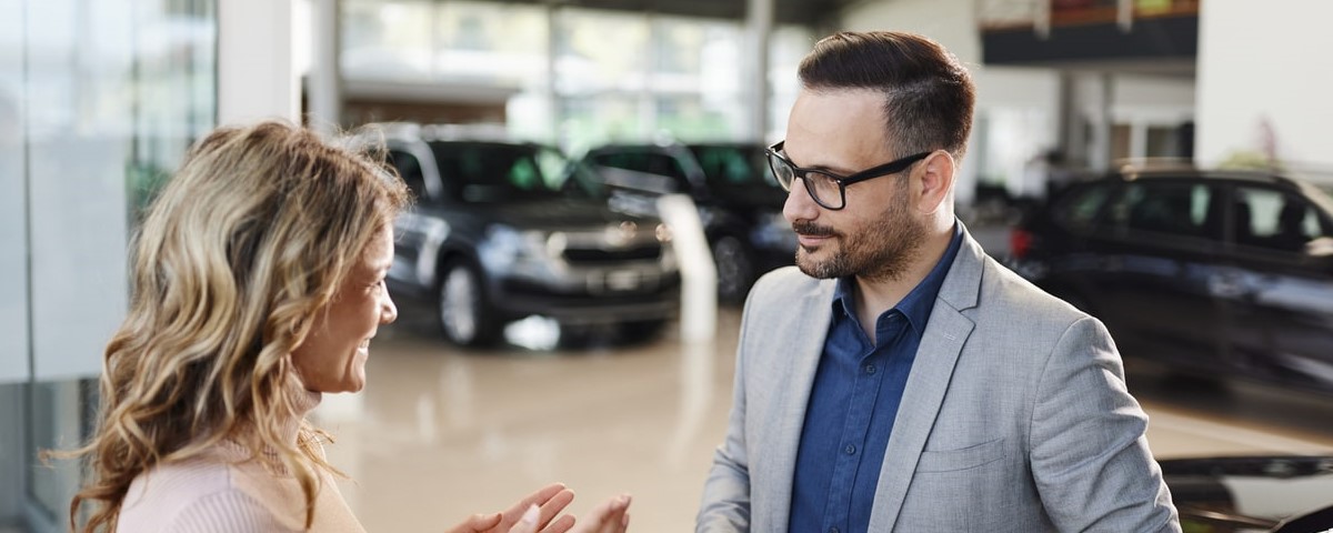 découvrez comment l'économie circulaire influence les contrats d'assurance auto et habitation, en favorisant la durabilité, la réduction des coûts et la protection écologique.